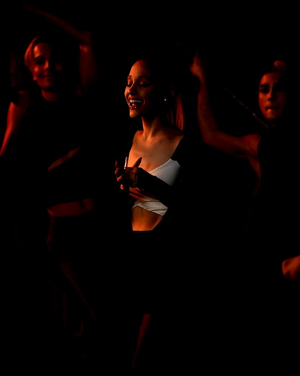 arianagrande instagram image archive image