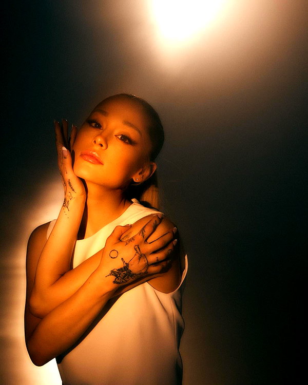 arianagrande instagram image archive image