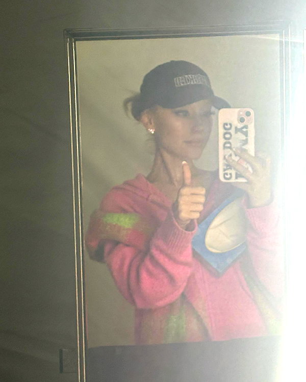 arianagrande instagram image archive image
