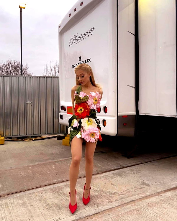 arianagrande instagram image archive image