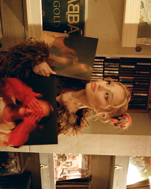 arianagrande instagram image archive image