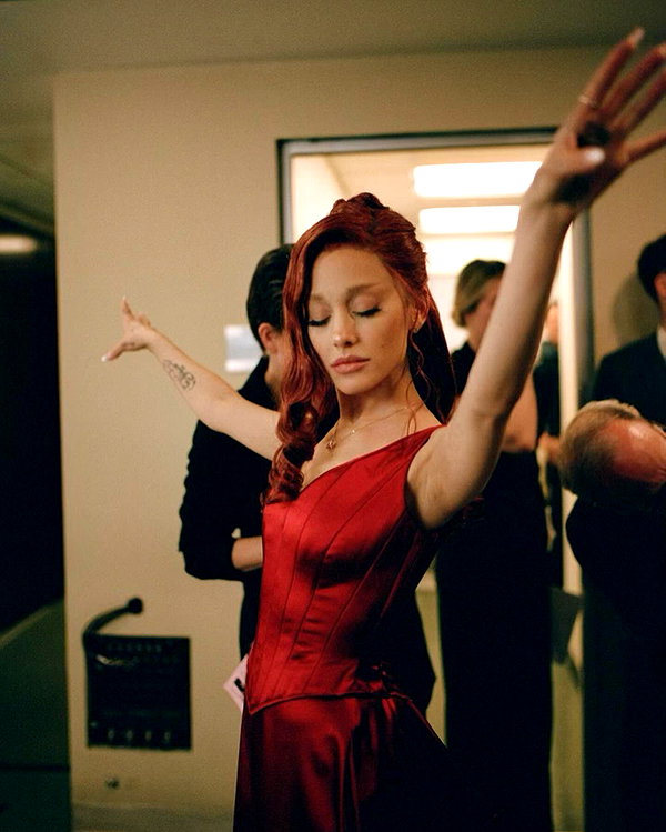 arianagrande instagram image archive image