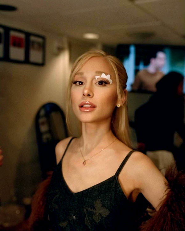 arianagrande instagram image archive image