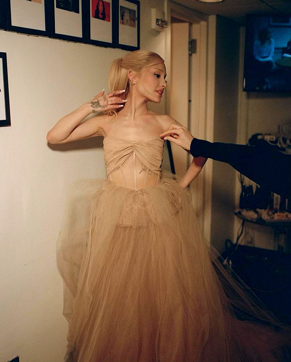 arianagrande instagram image archive image
