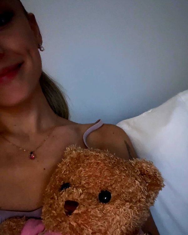 arianagrande instagram image archive image
