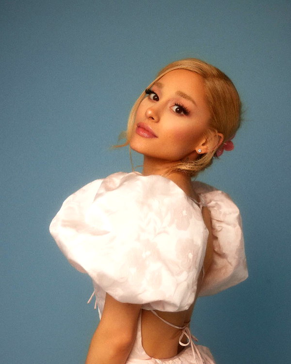 arianagrande instagram image archive image