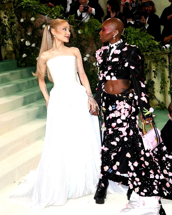 arianagrande instagram image archive image