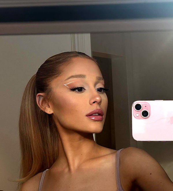 arianagrande instagram image archive image
