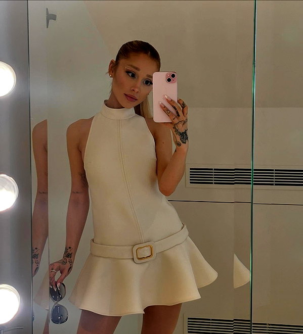 arianagrande instagram image archive image