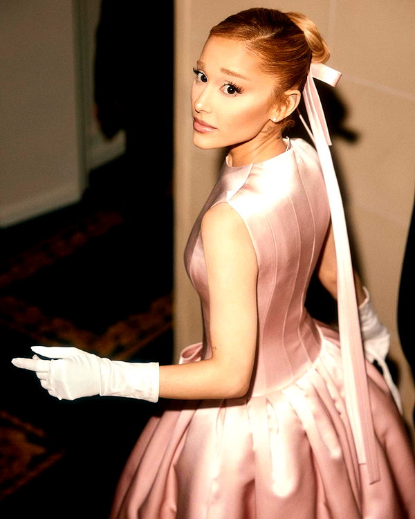 arianagrande instagram image archive image