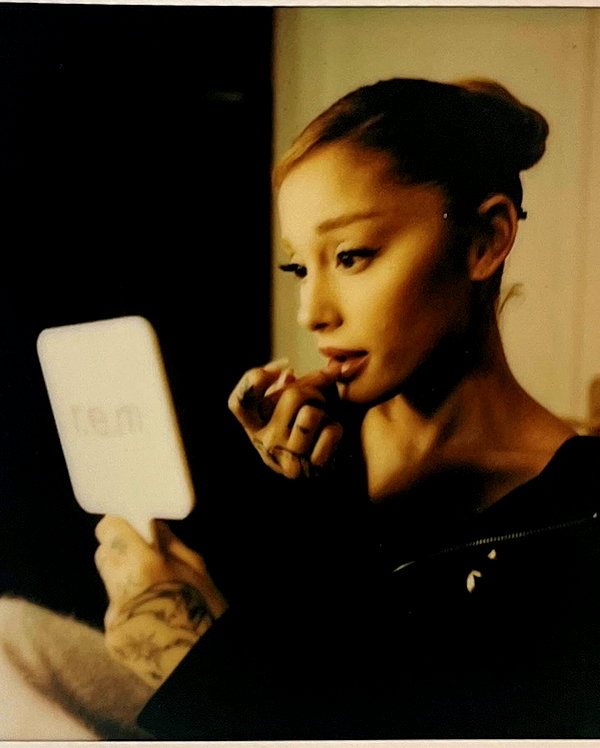 arianagrande instagram image archive image