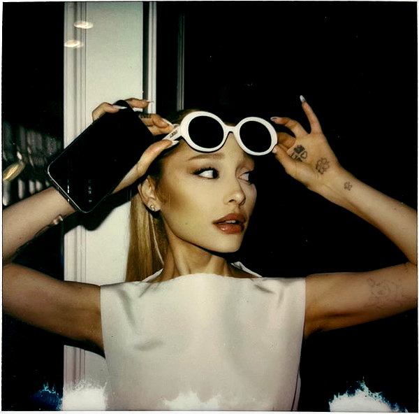 arianagrande instagram image archive image