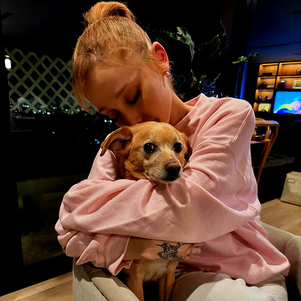 arianagrande instagram image archive image