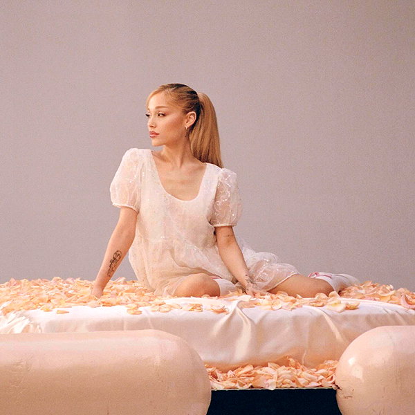 arianagrande instagram image archive image
