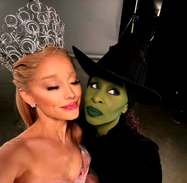 arianagrande instagram image archive image