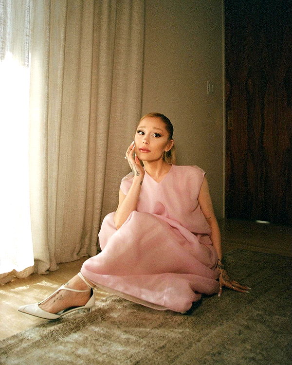 arianagrande instagram image archive image