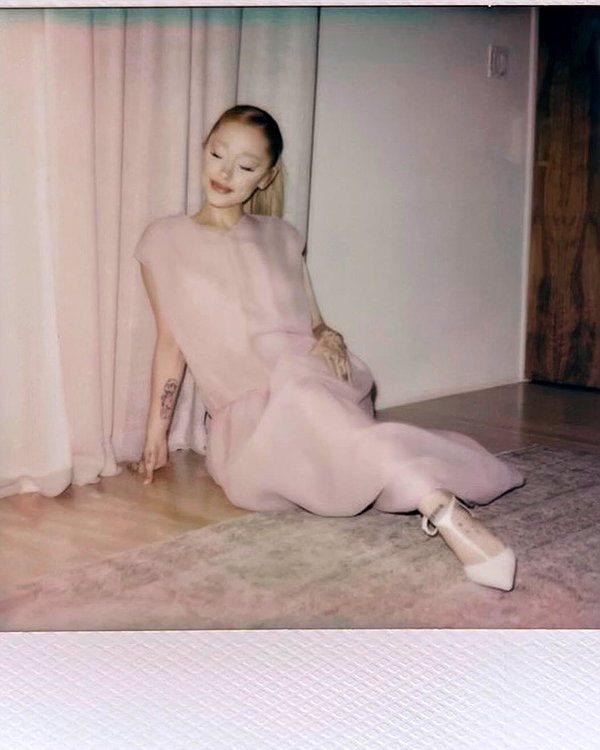 arianagrande instagram image archive image