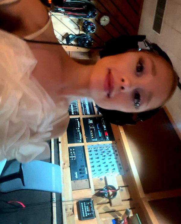 arianagrande instagram image archive image