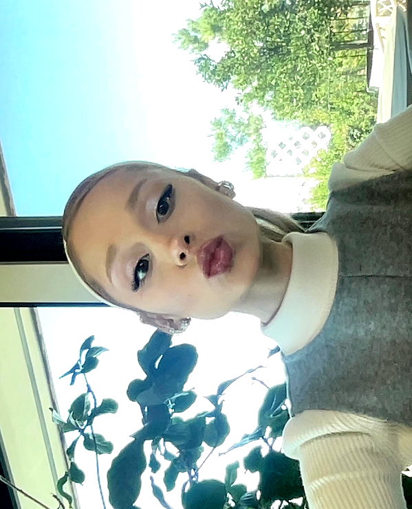 arianagrande instagram image archive image