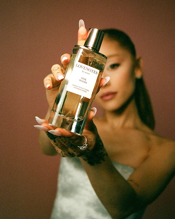 arianagrande instagram image archive image