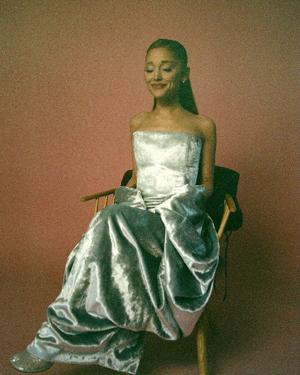 arianagrande instagram image archive image