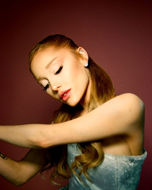 arianagrande instagram image archive image