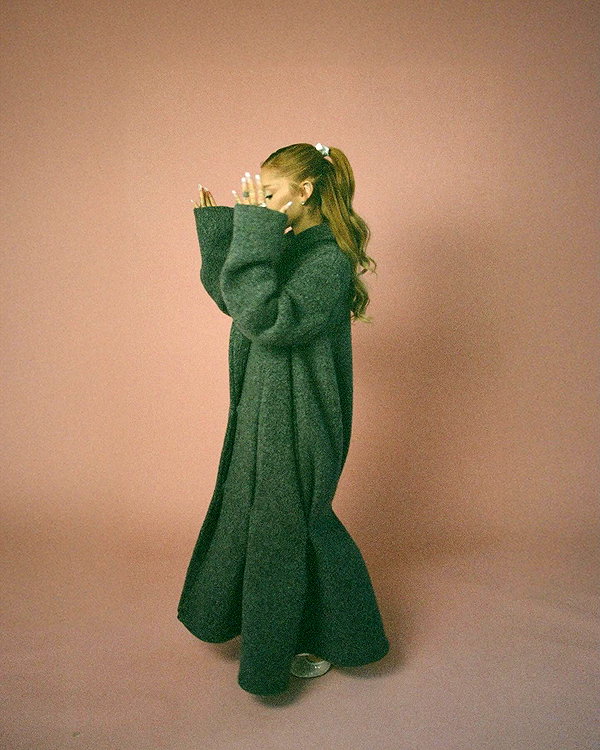 arianagrande instagram image archive image