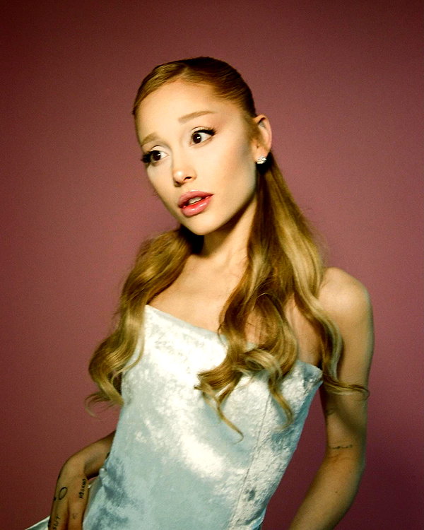 arianagrande instagram image archive image