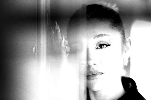 arianagrande instagram image archive image