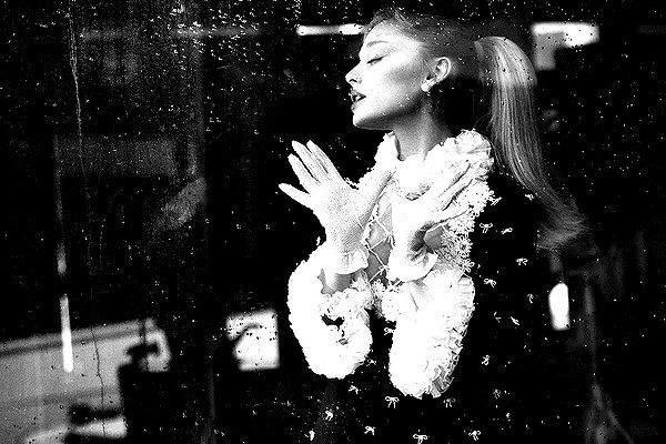 arianagrande instagram image archive image