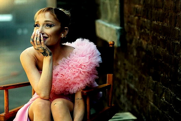 arianagrande instagram image archive image