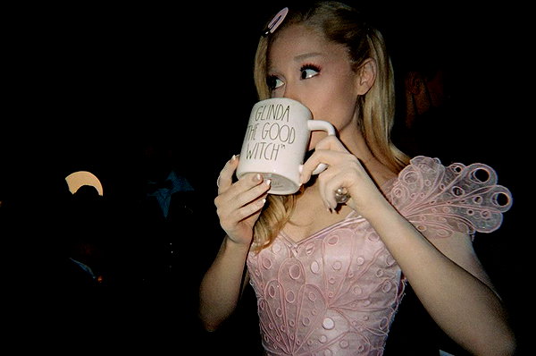 arianagrande instagram image archive image