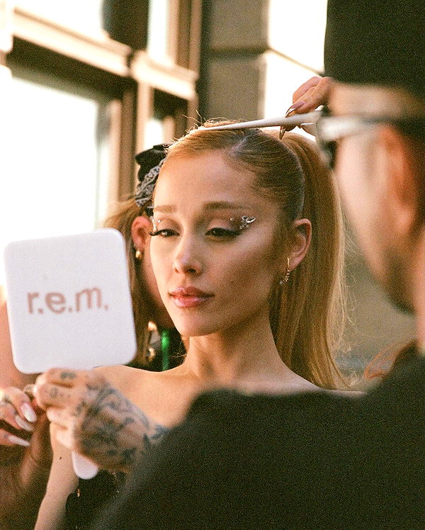 arianagrande instagram image archive image