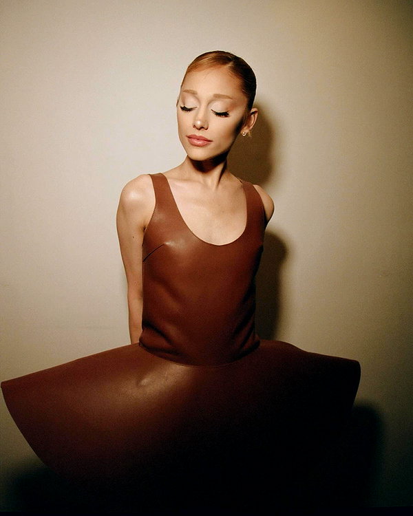 arianagrande instagram image archive image