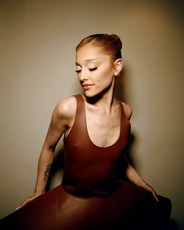 arianagrande instagram image archive image