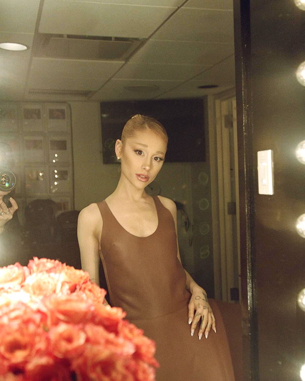 arianagrande instagram image archive image