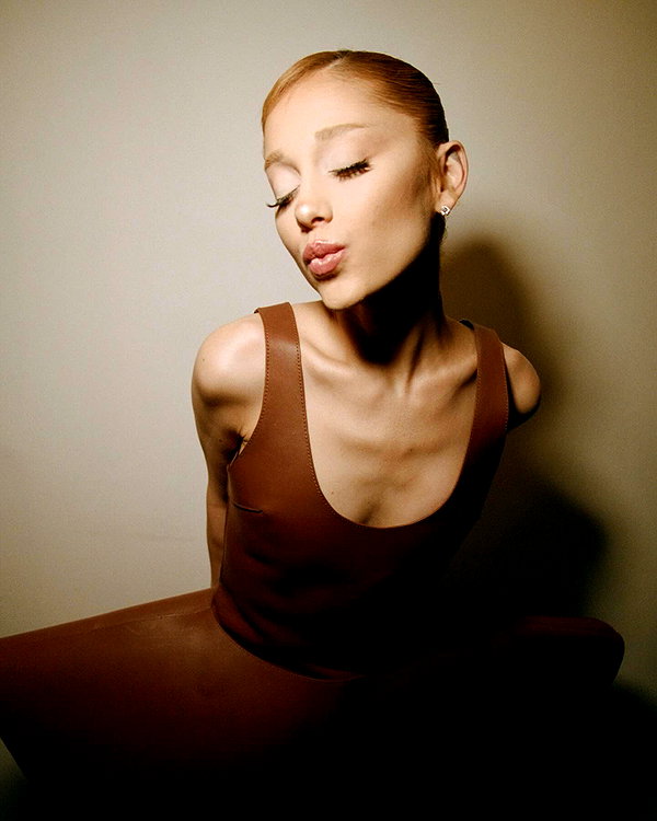 arianagrande instagram image archive image
