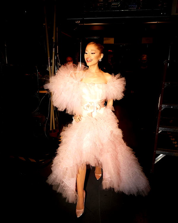 arianagrande instagram image archive image