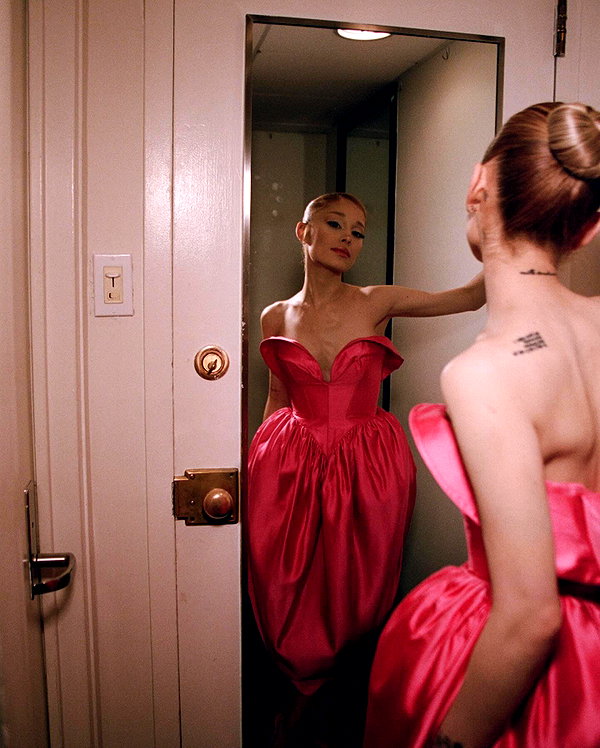 arianagrande instagram image archive image