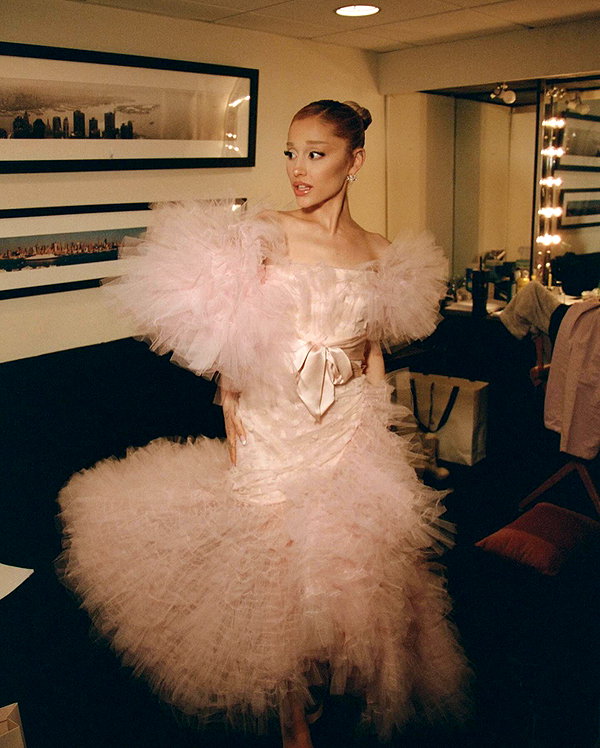 arianagrande instagram image archive image
