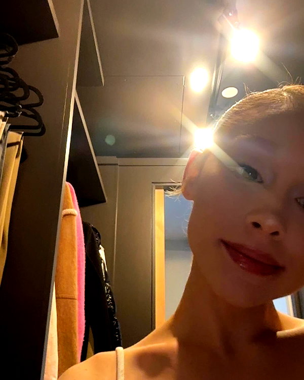arianagrande instagram image archive image