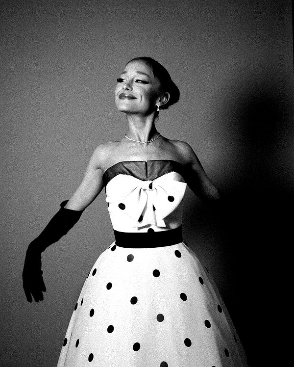 arianagrande instagram image archive image