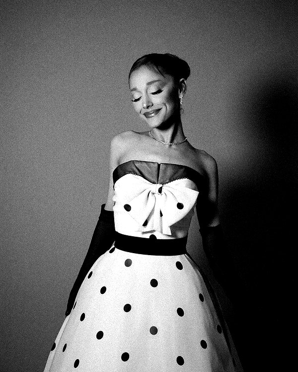 arianagrande instagram image archive image