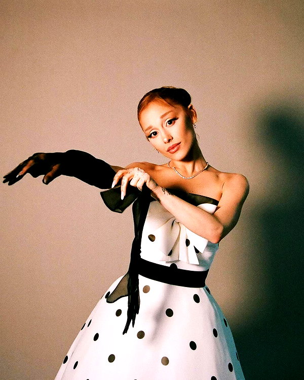 arianagrande instagram image archive image