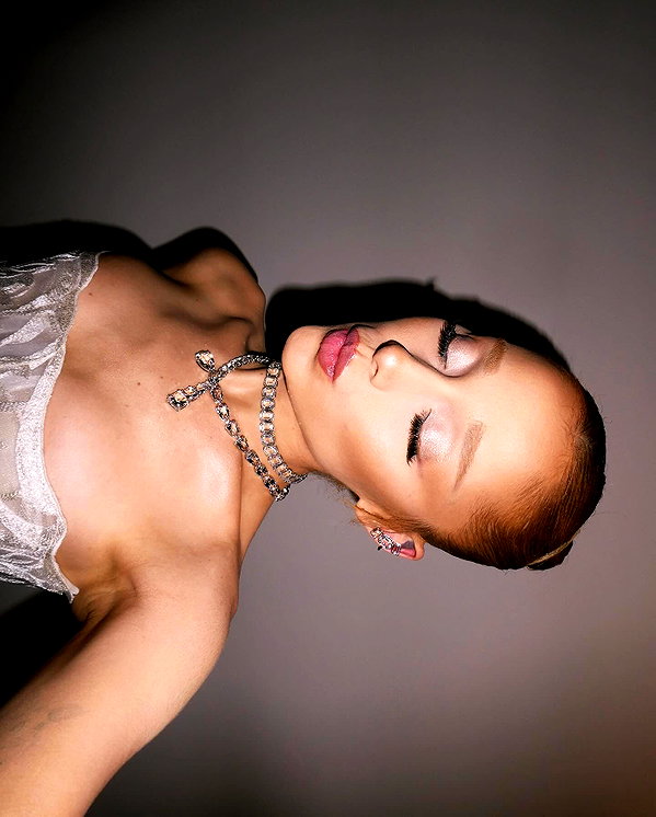 arianagrande instagram image archive image