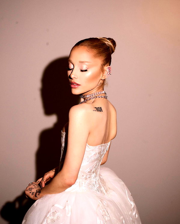 arianagrande instagram image archive image