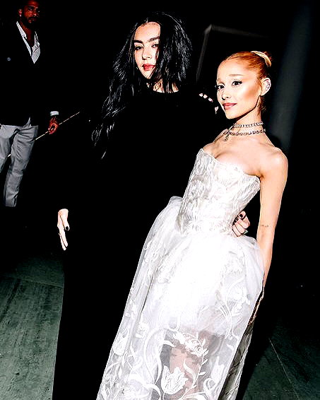 arianagrande instagram image archive image
