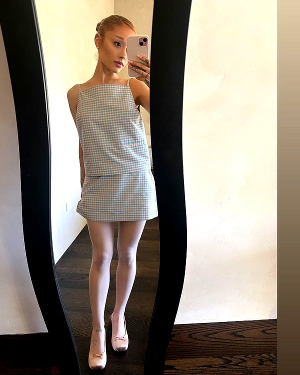 arianagrande instagram image archive image