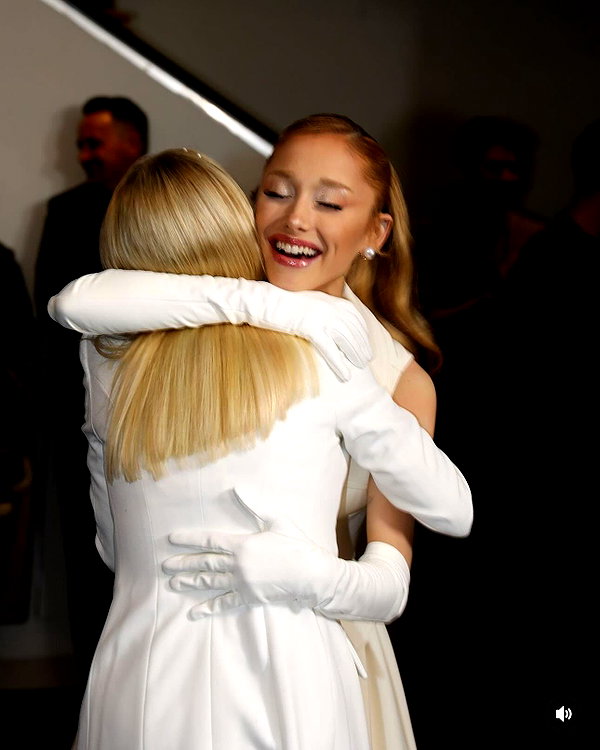 arianagrande instagram image archive image