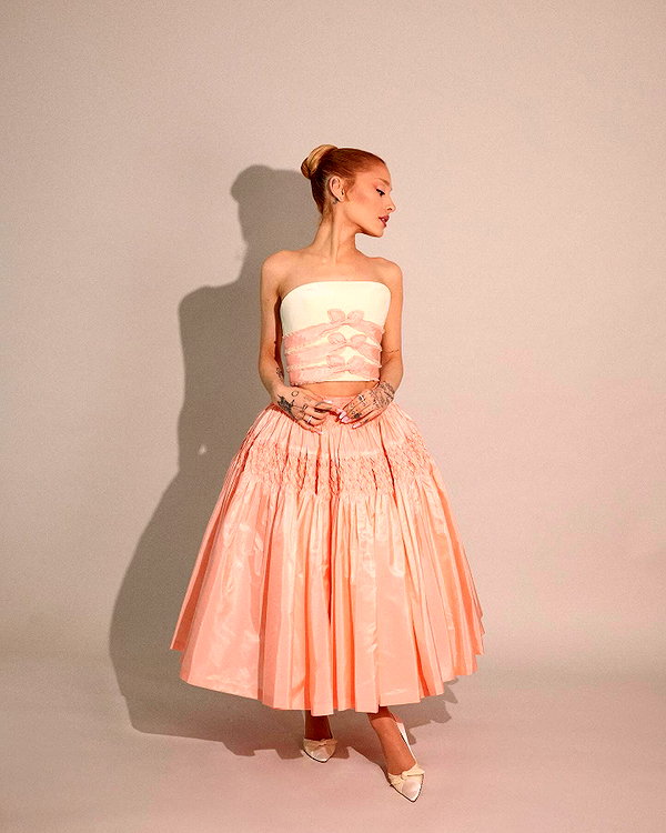 arianagrande instagram image archive image